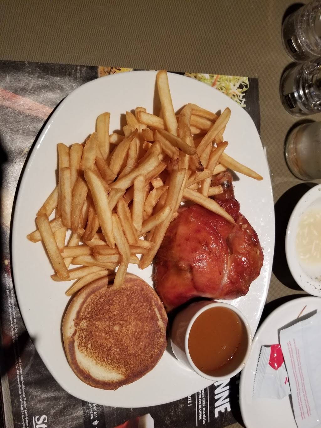 Rôtisserie St-Hubert | restaurant | 17525 Rue Charles, Mirabel, QC J7J 1P3, Canada | 5143855555 OR +1 514-385-5555