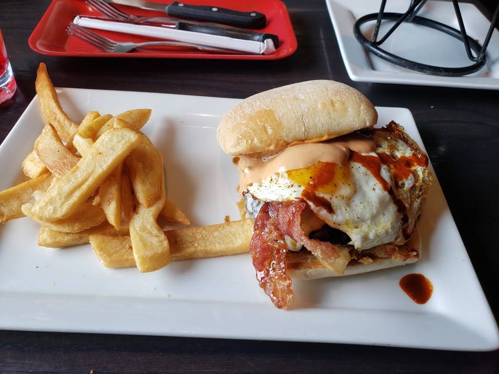 Red Robin Gourmet Burgers and Brews | restaurant | 3945 W Division St, St Cloud, MN 56301, USA | 3202814716 OR +1 320-281-4716