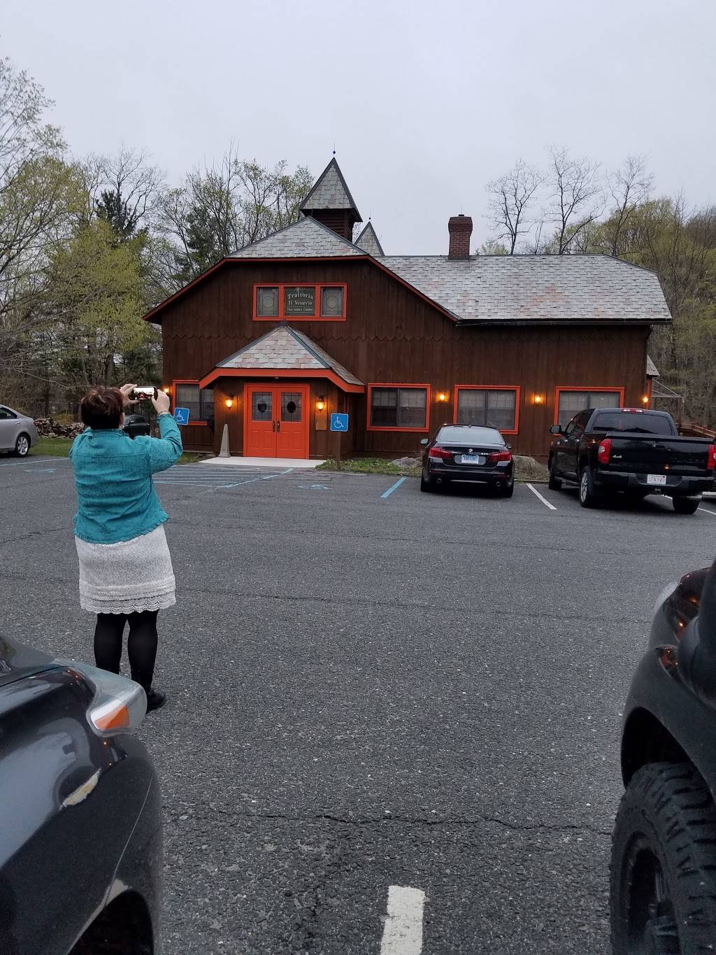 Trattoria Il Vesuvio | restaurant | 242 Pittsfield Rd, Lenox, MA 01240, USA | 4136374904 OR +1 413-637-4904