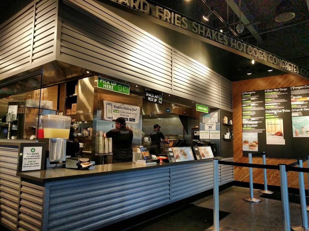 Shake Shack | restaurant | 1340 Post Rd, Darien, CT 06820, USA | 2036141411 OR +1 203-614-1411