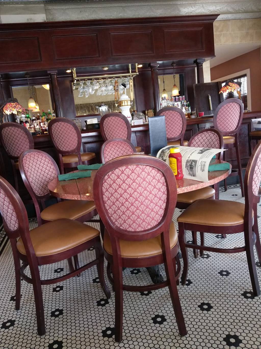 Trenton House | restaurant | 2 E Broadway, Trenton, IL 62293, USA | 6182242400 OR +1 618-224-2400