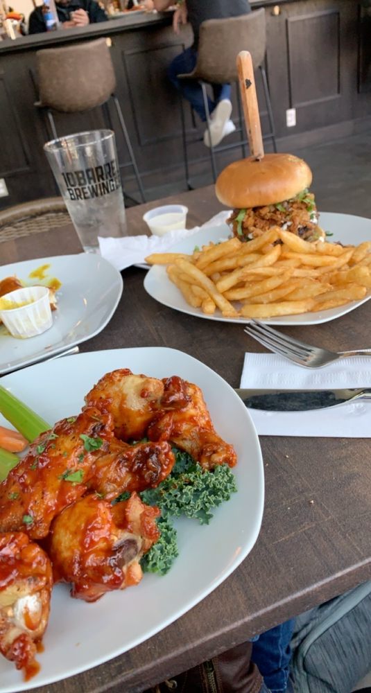 Cairde Public House & Bar | restaurant | 701 5th Ave N #100, Seattle, WA 98109, USA | 2062574217 OR +1 206-257-4217