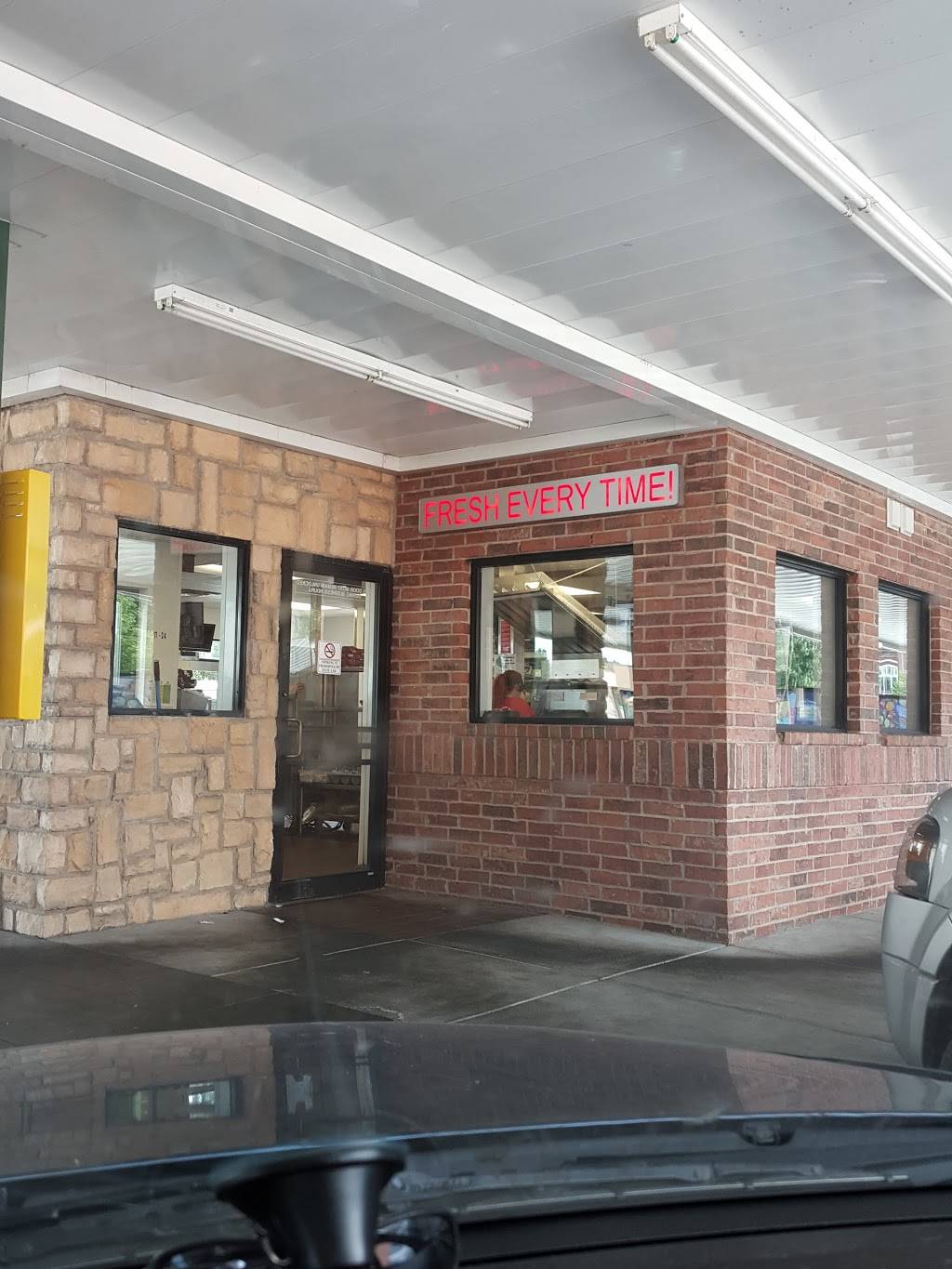 Sonic Drive-In | restaurant | 310 S Santa Fe Ave, Salina, KS 67401, USA | 7858259614 OR +1 785-825-9614
