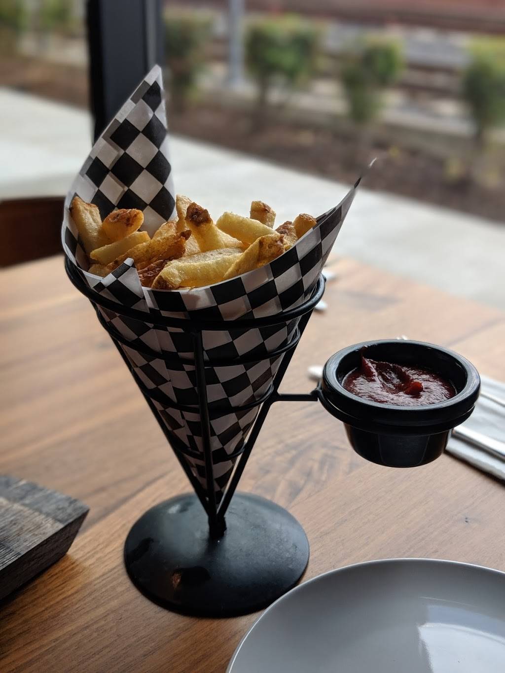 Mazama Brewing | restaurant | 955 NE Orenco Station Loop, Hillsboro, OR 97124, USA | 5033524150 OR +1 503-352-4150