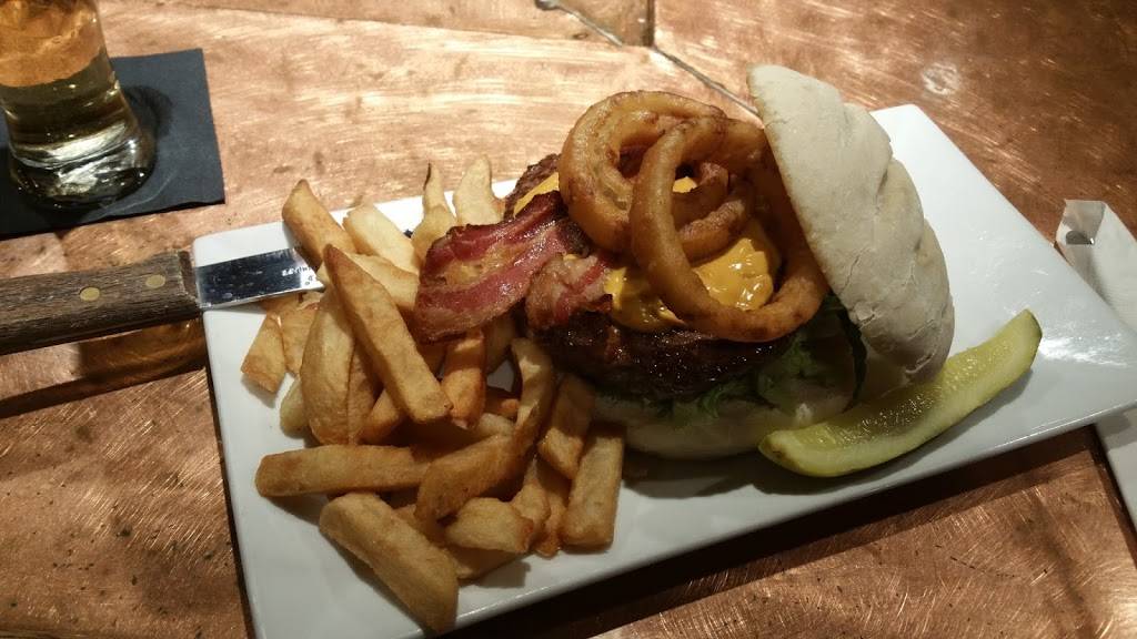 Murphys Law Irish Pub | restaurant | 2 George St, Pawtucket, RI 02860, USA | 4017245522 OR +1 401-724-5522