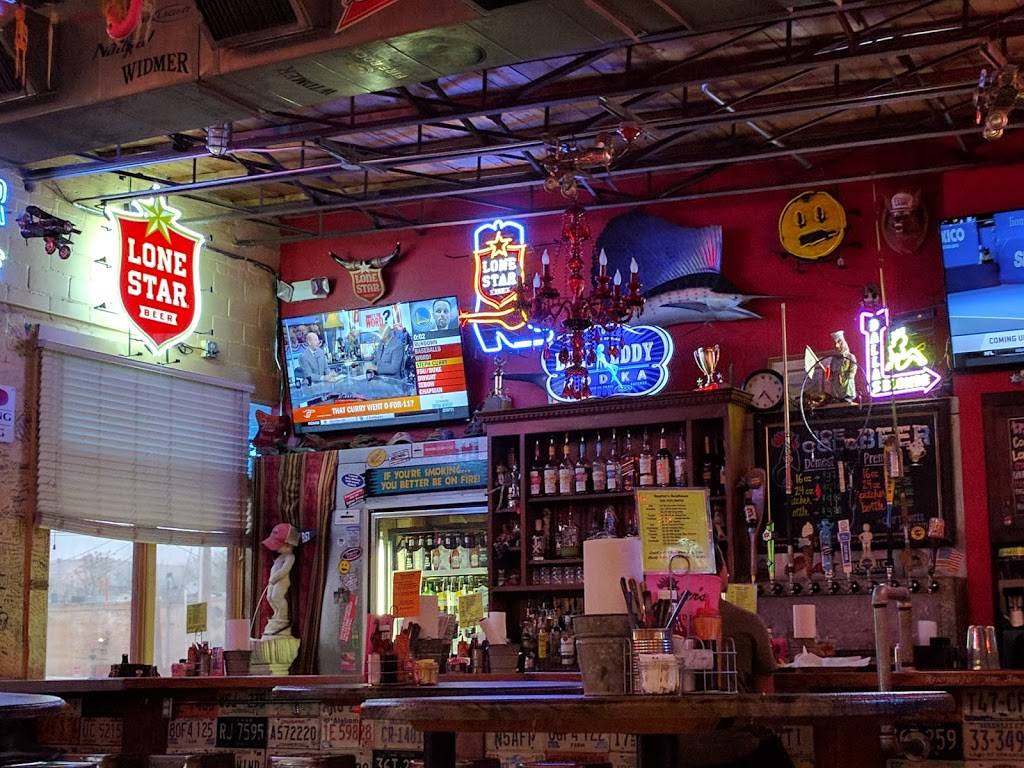 Roosters Roadhouse | restaurant | 113 Industrial St, Denton, TX 76201, USA | 9403824227 OR +1 940-382-4227