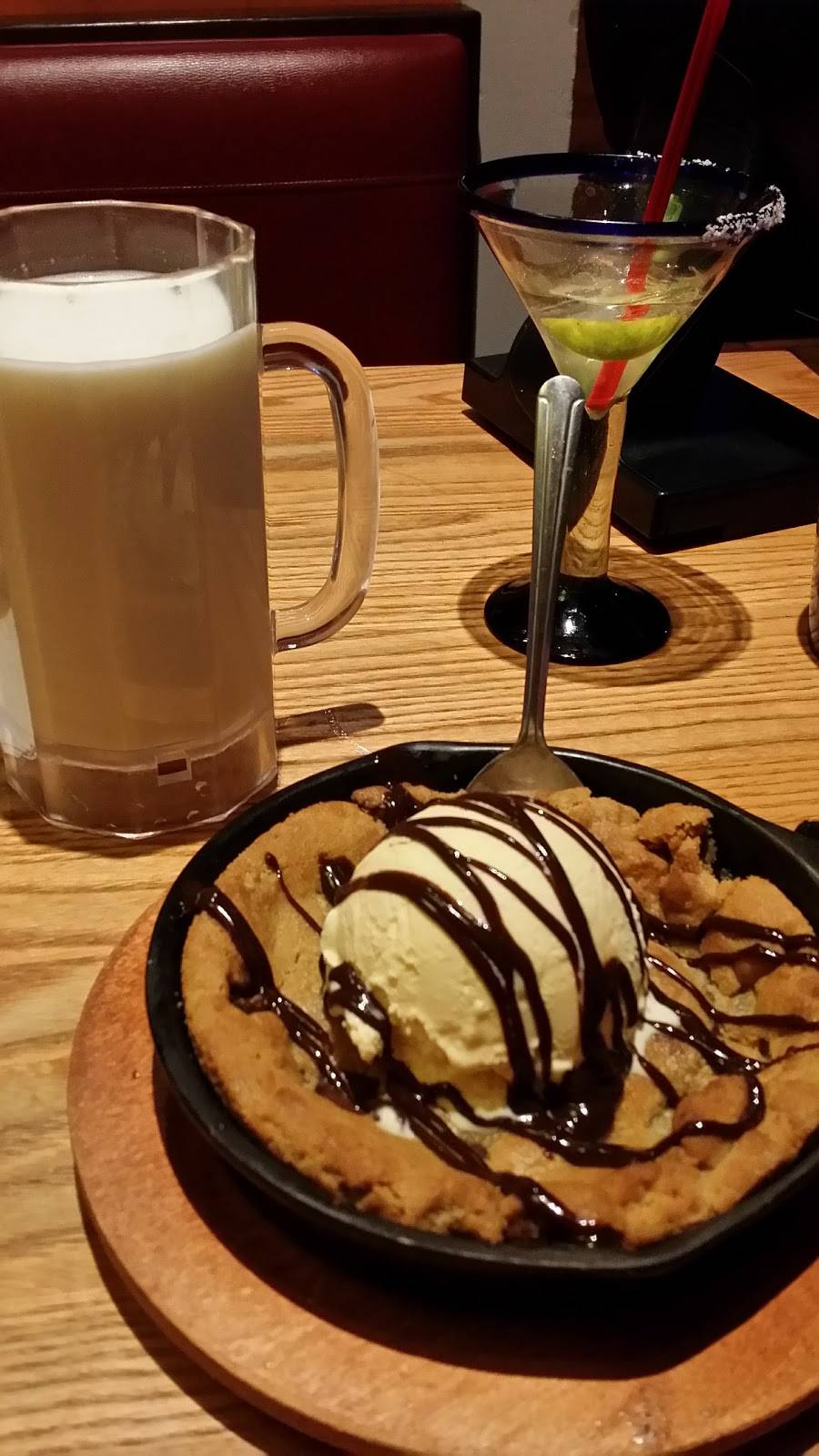 Chilis Grill & Bar | restaurant | 6909 Menaul Blvd NE, Albuquerque, NM 87110, USA | 5058834321 OR +1 505-883-4321