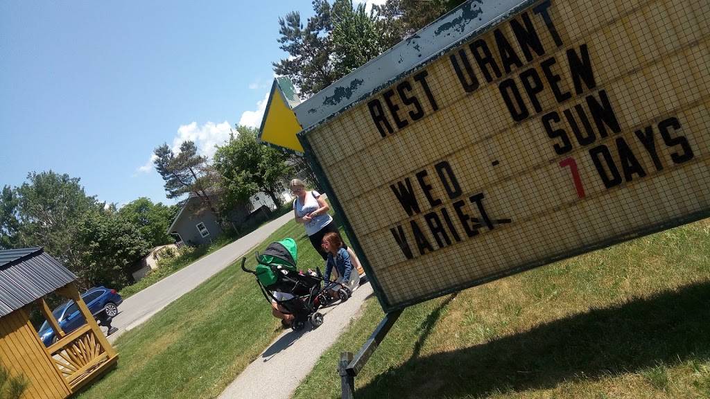 Tuggys Restaurant Smoke Shop | restaurant | 124 ON-21, Southampton, ON N0H 2L0, Canada | 5197972066 OR +1 519-797-2066