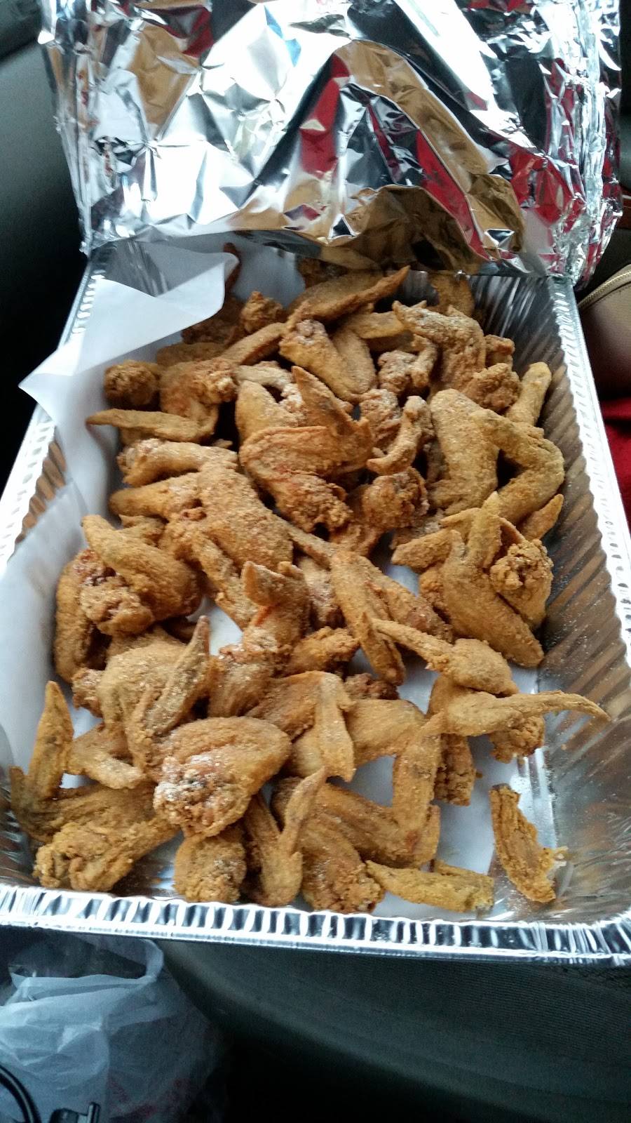 Chick N Chips | restaurant | 954 Rice St, St Paul, MN 55117, USA | 6514885858 OR +1 651-488-5858