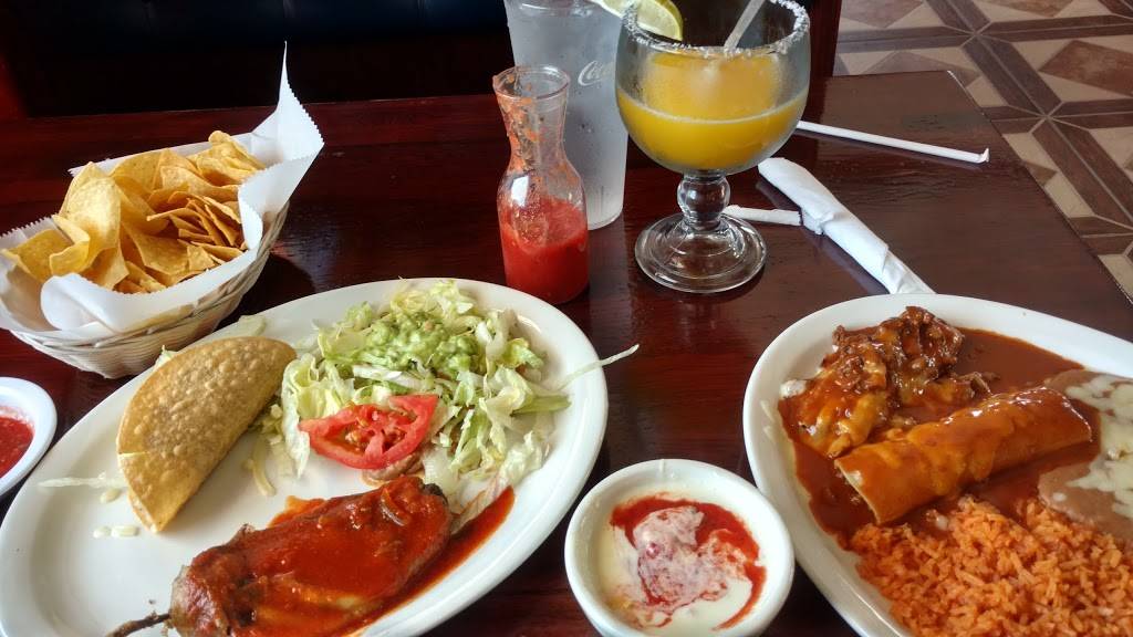 El Ranchito | restaurant | 2800 SW Fairlawn Rd, Topeka, KS 66614, USA | 7854382500 OR +1 785-438-2500