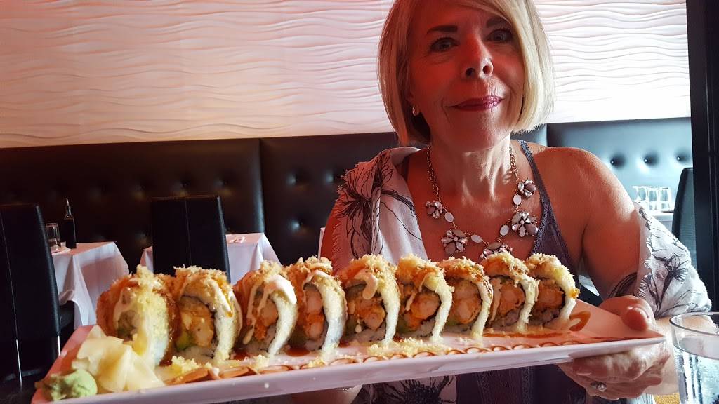 Butterfly Sushi Bar | restaurant | 1139 W Grand Ave, Chicago, IL 60642, USA | 3125635555 OR +1 312-563-5555