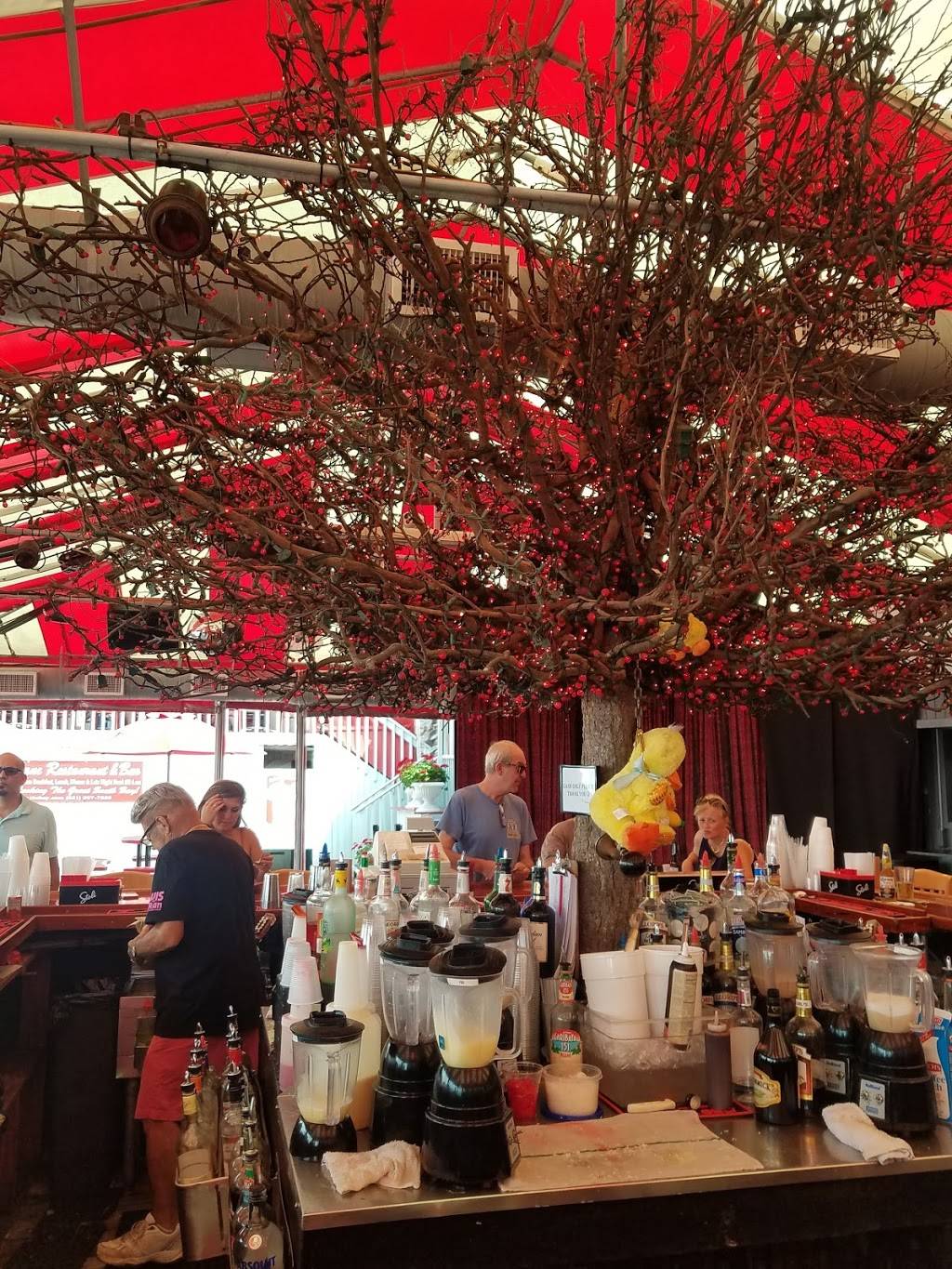 Island Breeze | restaurant | 178 Bayview Walk, Cherry Grove, NY 11782, USA | 6315979111 OR +1 631-597-9111