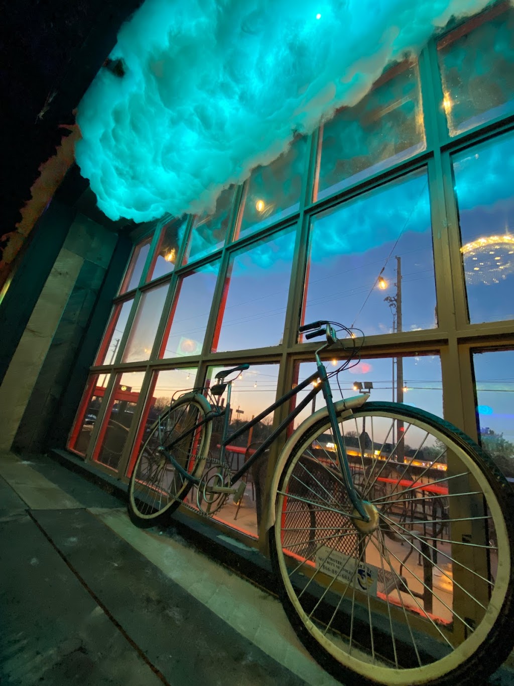 CLOUDS BAR & LOUNGE | restaurant | 6121 E 21st St N, Wichita, KS 67208, USA | 3163587761 OR +1 316-358-7761