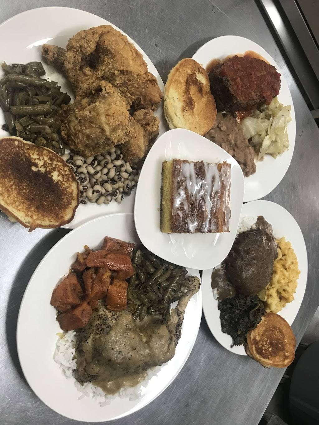 Vivians Down Home Cooking | restaurant | 253 Tillman St, Memphis, TN 38112, USA | 9015675577 OR +1 901-567-5577
