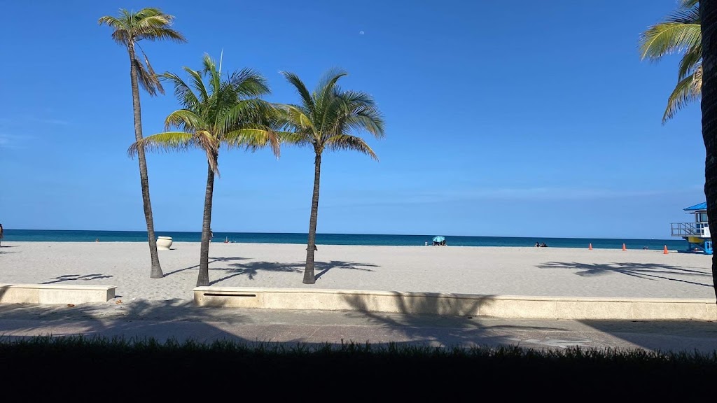 The Mermaid Queen | restaurant | 300 S Broadwalk, Hollywood, FL 33019, USA | 7862778351 OR +1 786-277-8351