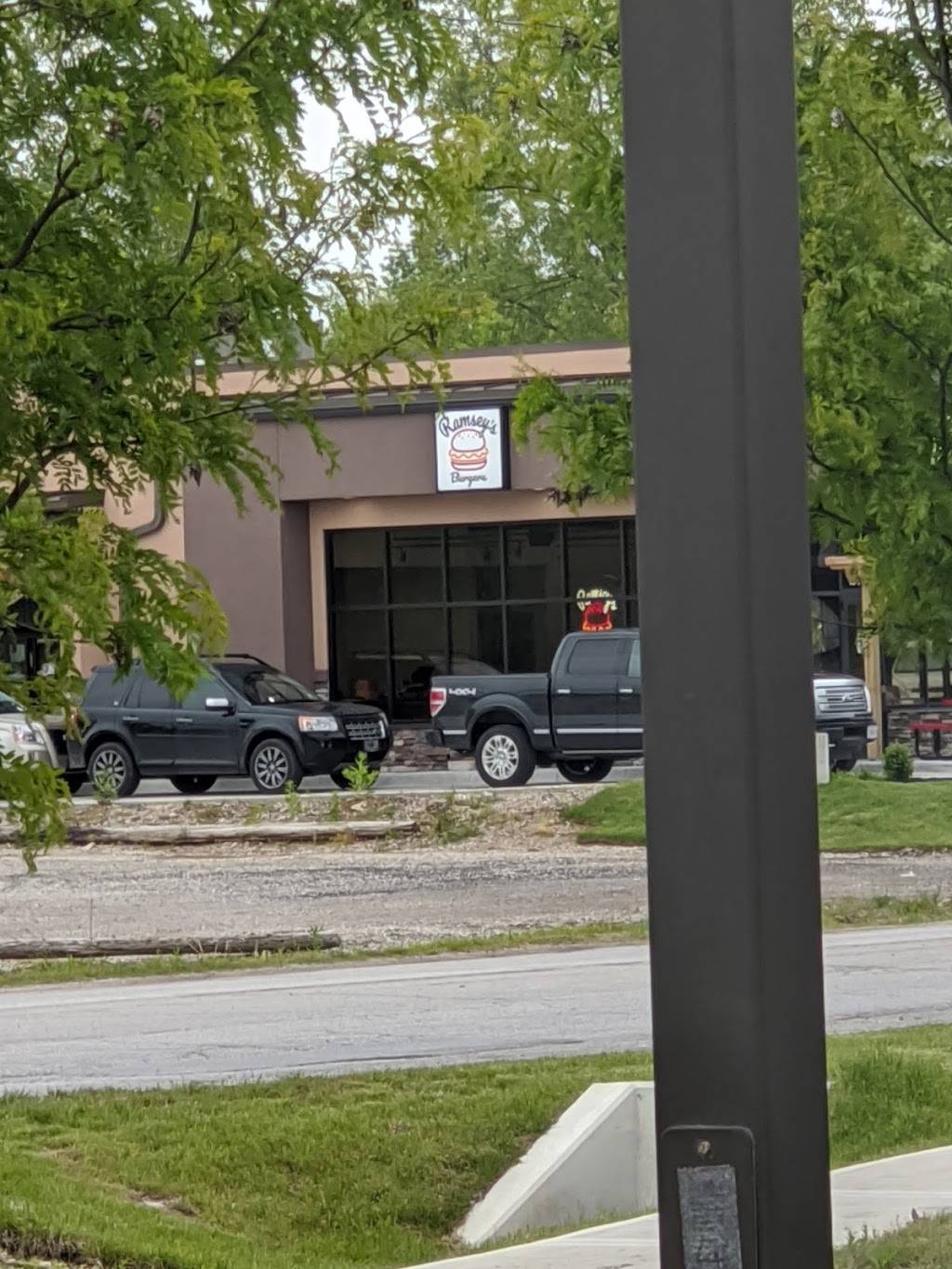 Ramsey’s Burgers | restaurant | 13109 Holmes Rd, Kansas City, MO 64145, USA | 8165691076 OR +1 816-569-1076