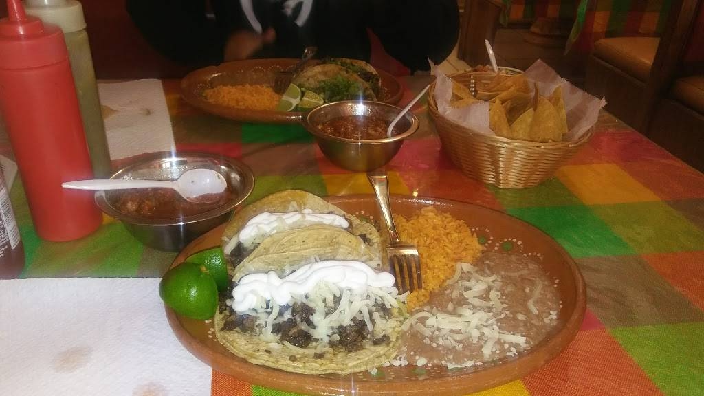 El Calamares | restaurant | 420 S Sherman Dr, Indianapolis, IN 46201, USA | 3173562112 OR +1 317-356-2112