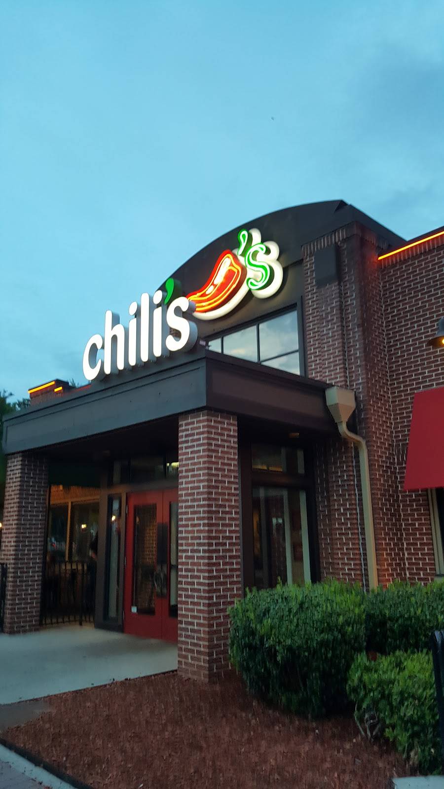 Chilis Grill & Bar | restaurant | 408 Market St, Chattanooga, TN 37402, USA | 4232651511 OR +1 423-265-1511
