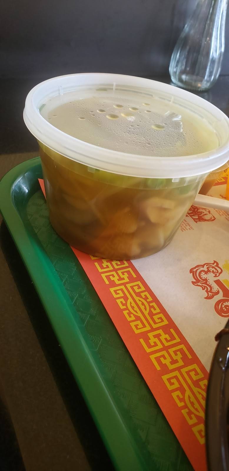 Lucky Dragon | restaurant | 2664 E Jefferson Ave, Detroit, MI 48207, USA | 3135677777 OR +1 313-567-7777