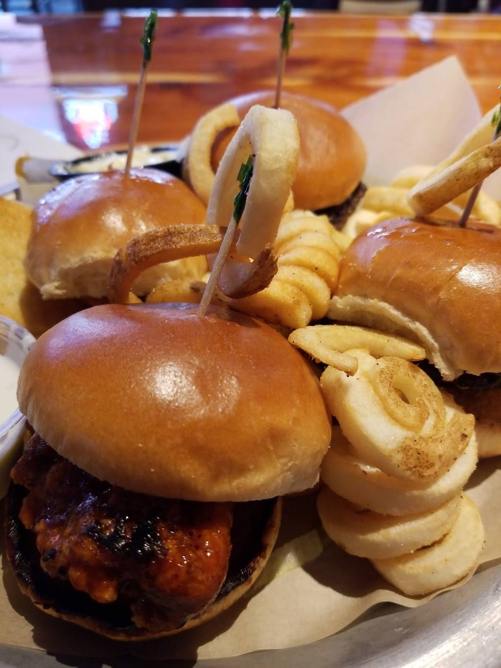 Hooters | meal takeaway | 25 W Georgia St, Indianapolis, IN 46225, USA | 3172679637 OR +1 317-267-9637