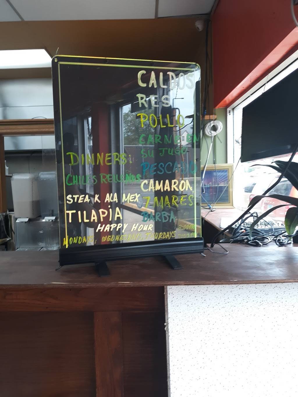 El Mana Restaurante | restaurant | 10400 W Fullerton Ave, Melrose Park, IL 60164, USA | 8472880616 OR +1 847-288-0616