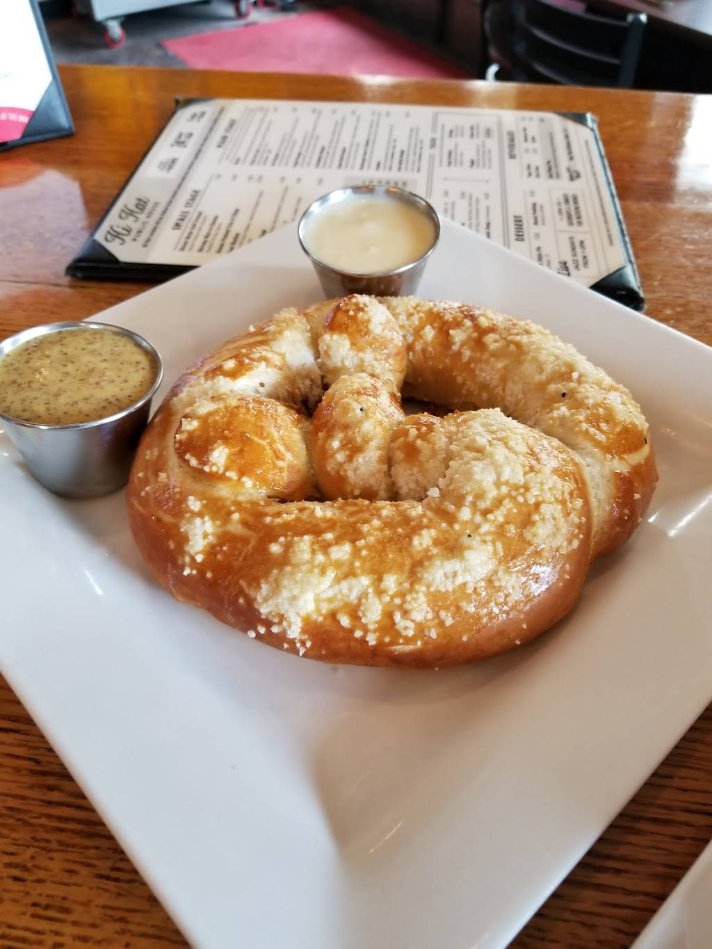 Hi Hat Public House | restaurant | 2121 E 6th St, Austin, TX 78702, USA | 5124788700 OR +1 512-478-8700