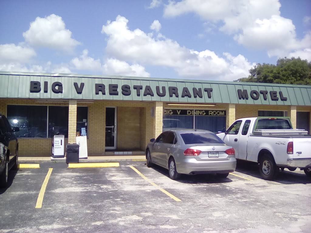 Big V Restaurant | restaurant | 32 Hall St, LaBelle, FL 33935, USA | 8636752917 OR +1 863-675-2917