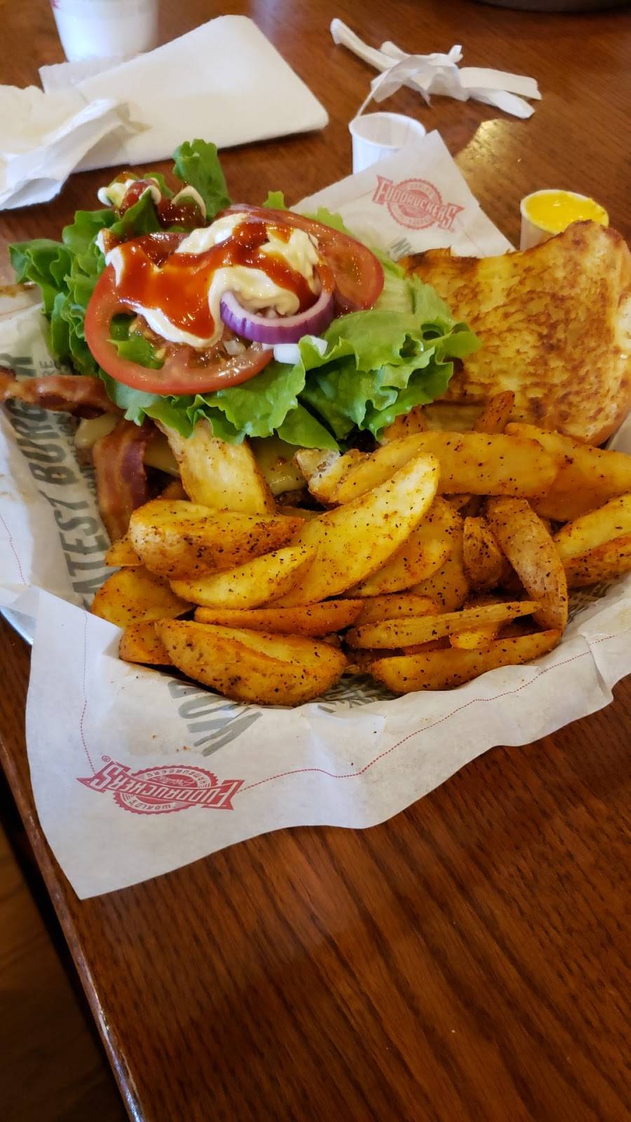 Fuddruckers | restaurant | 1565 E Lincoln Way, Sparks, NV 89434, USA | 7756576600 OR +1 775-657-6600