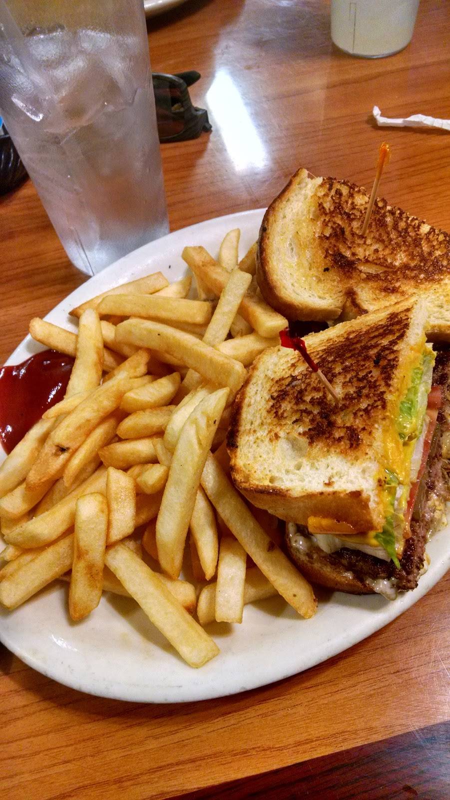 Happy Diner | restaurant | 617 S Centre St, San Pedro, CA 90731, USA | 3102410917 OR +1 310-241-0917