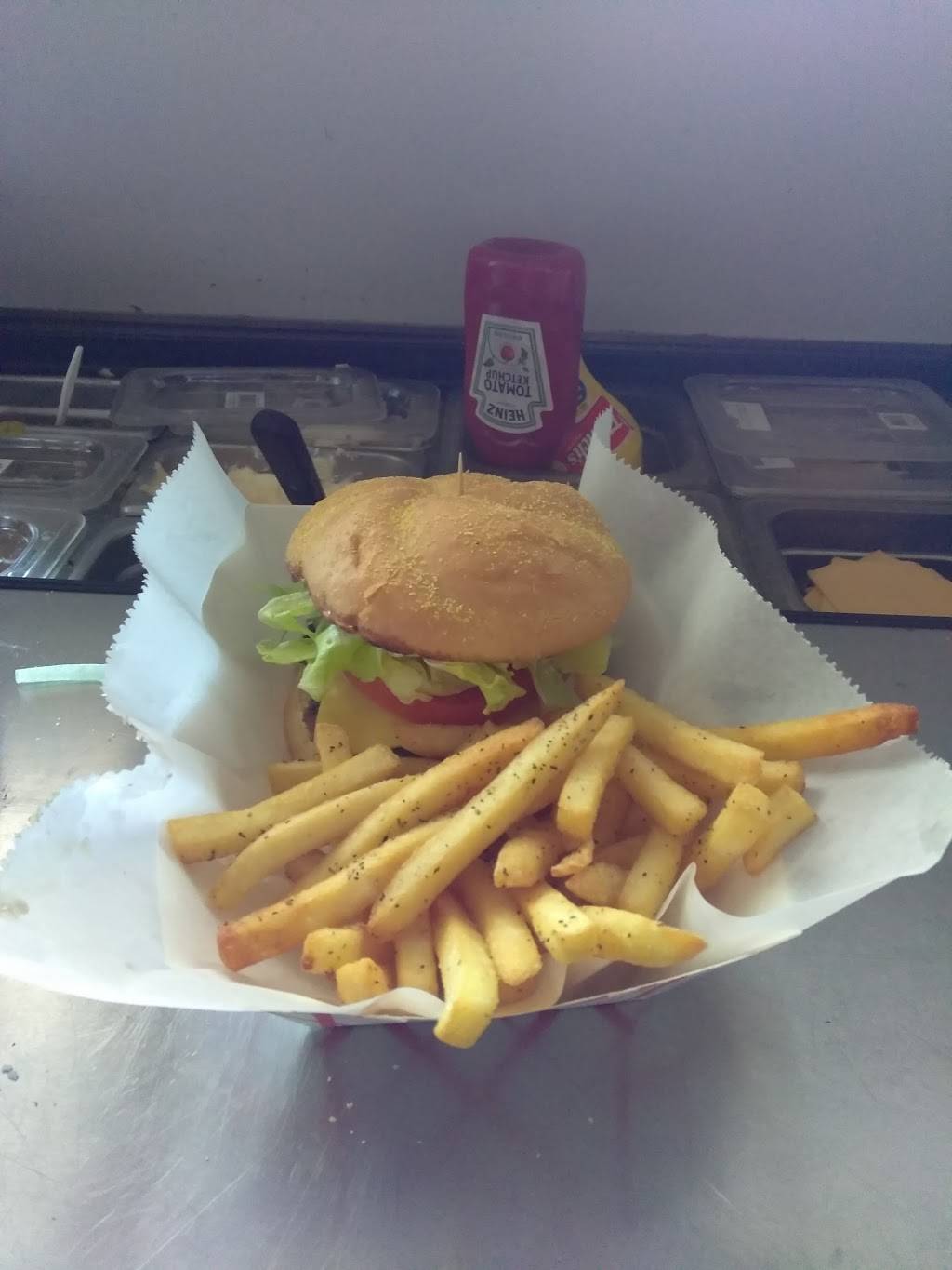 Marinos Family Grille | restaurant | 5017 Gall Blvd, Zephyrhills, FL 33542, USA | 8137791787 OR +1 813-779-1787