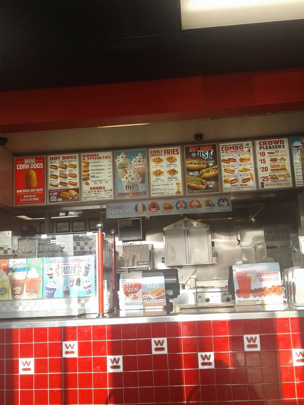 Wienerschnitzel | restaurant | 1300 Rosecrans Ave, Compton, CA 90221, USA | 3106398017 OR +1 310-639-8017