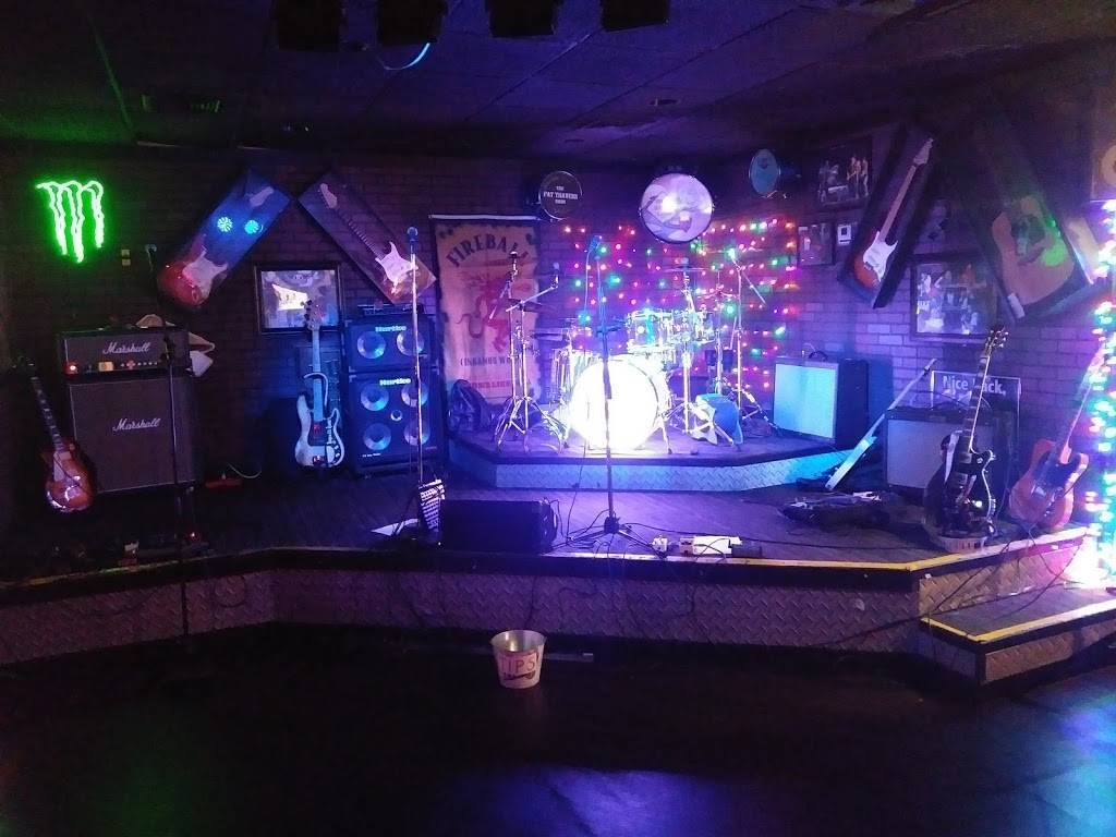 Road Dawgs Saloon | restaurant | 13010 W State Rd 84, Davie, FL 33325, USA | 9545331149 OR +1 954-533-1149