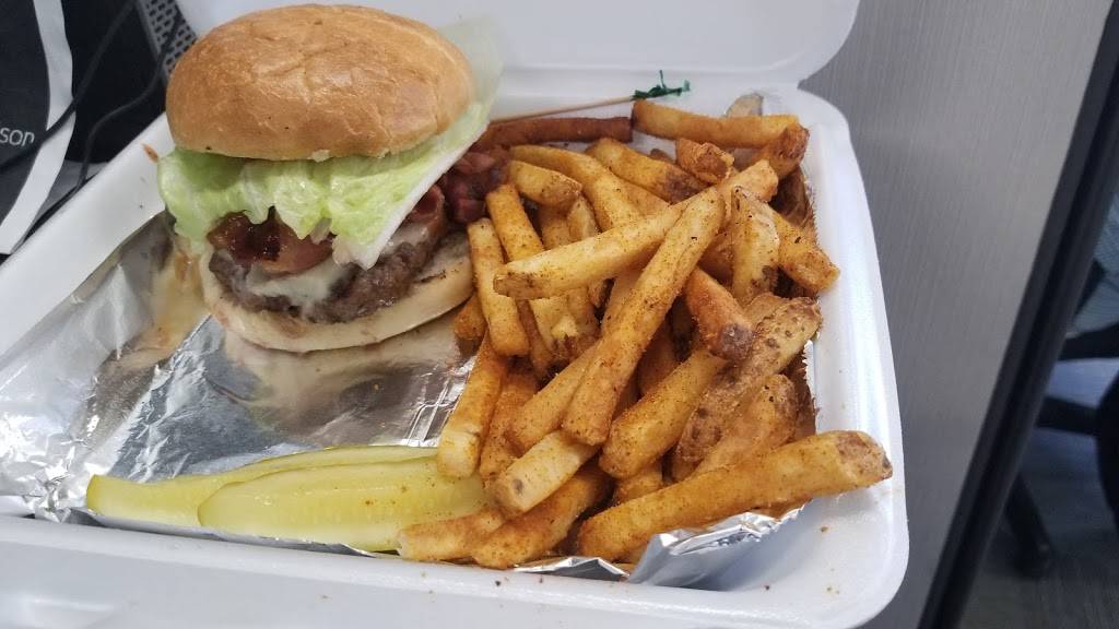 Central Park Grill | restaurant | 2519 Main St, Buffalo, NY 14214, USA | 7168369466 OR +1 716-836-9466