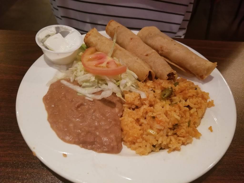 El Globo Restaurant | restaurant | 212 S Llewellyn Ave, Dallas, TX 75208, USA | 2149427963 OR +1 214-942-7963