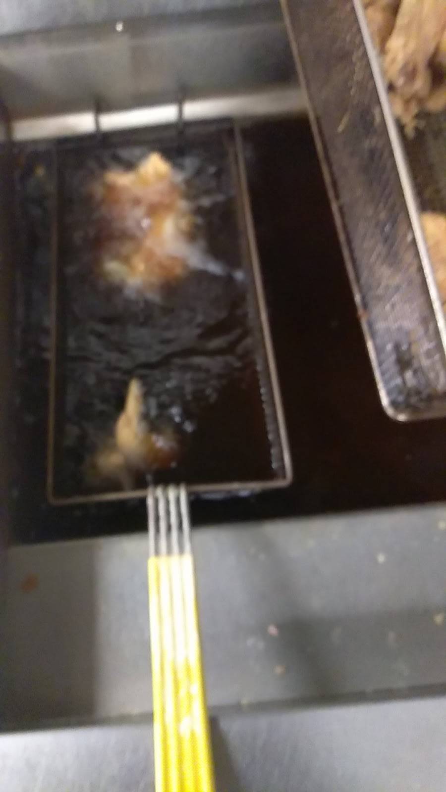 Harolds Chicken | restaurant | 407 E 75th St, Chicago, IL 60619, USA | 7734889533 OR +1 773-488-9533