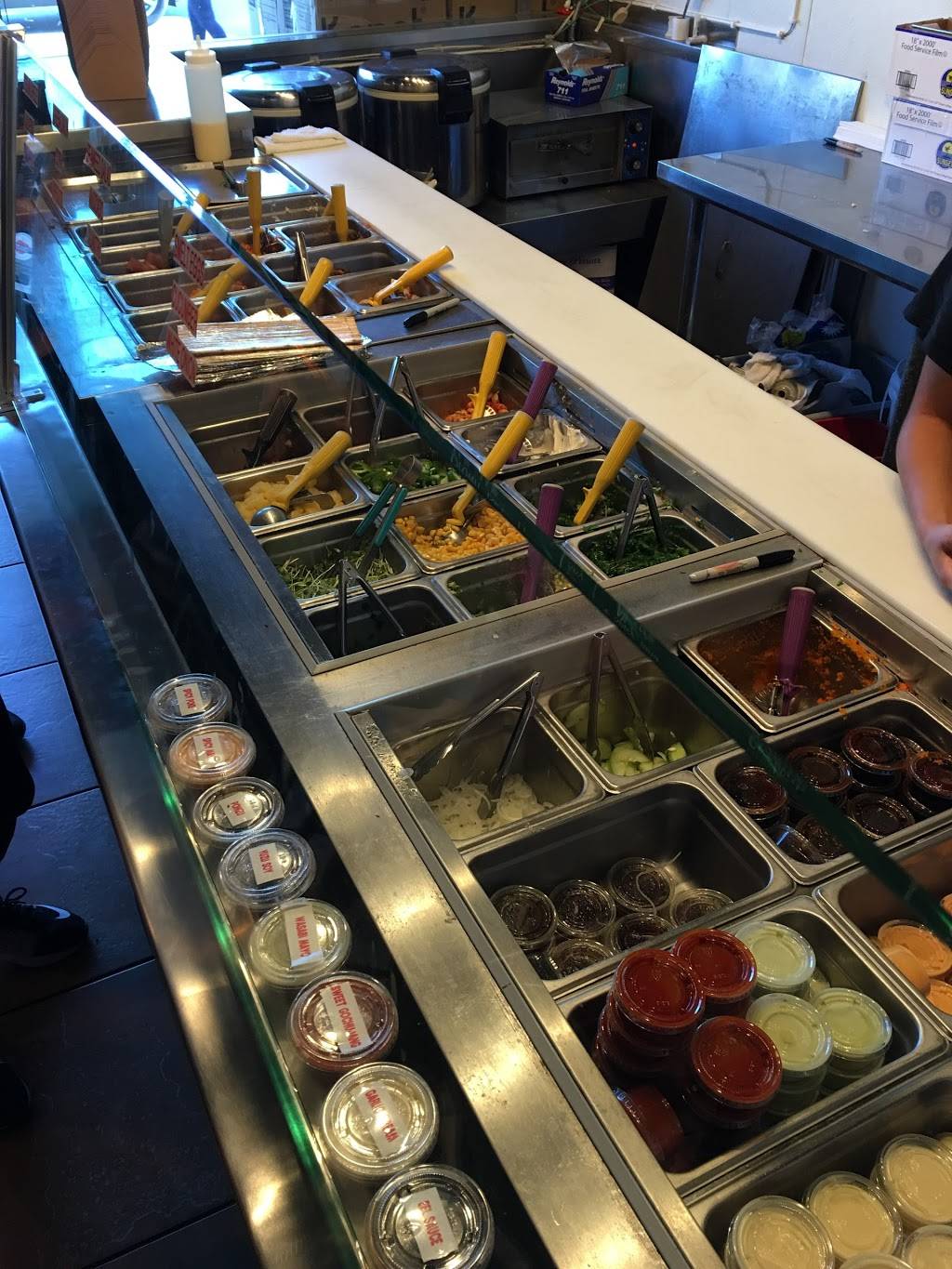 Poke N Roll Sushi | restaurant | 413 S Central Ave #B, Glendale, CA 91204, USA | 8182653839 OR +1 818-265-3839