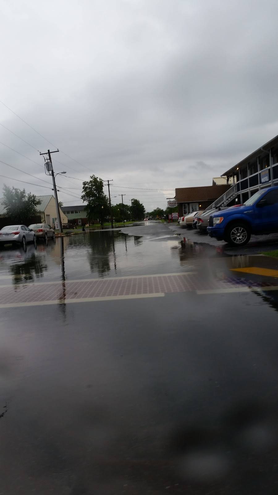 Gordons | restaurant | 831 W Main St, Crisfield, MD 21817, USA | 4109680566 OR +1 410-968-0566