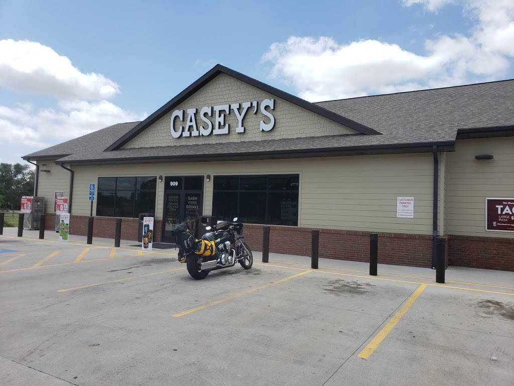 Caseys | meal takeaway | 909 N Broadway Ave, Sterling, KS 67579, USA | 6202782203 OR +1 620-278-2203