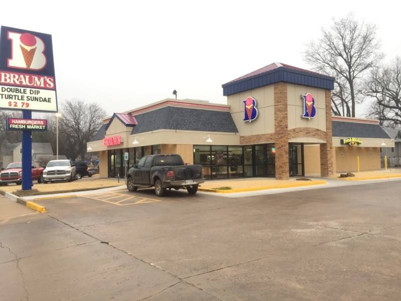 Braums Ice Cream & Burger Restaurant | restaurant | 509 E 9th Ave, Winfield, KS 67156, USA | 6202212248 OR +1 620-221-2248