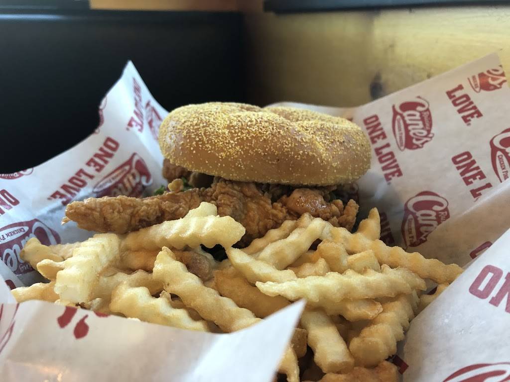 Raising Canes Chicken Fingers | meal takeaway | 960 E University Dr, Tempe, AZ 85281, USA | 4806963497 OR +1 480-696-3497