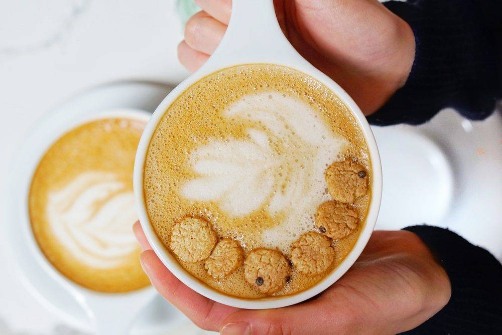 Starbucks | cafe | 111 East Chestnut, Chicago, IL 60611, USA | 3126423971 OR +1 312-642-3971