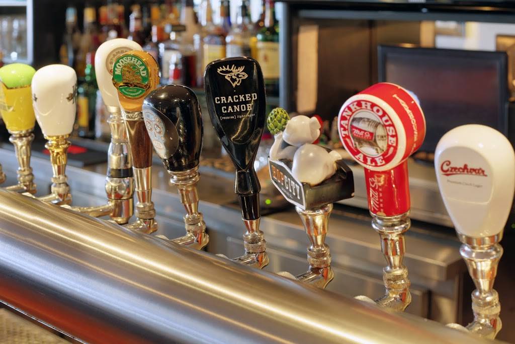 Shakeys | restaurant | 2255 Bloor St W, Toronto, ON M6S 1N8, Canada | 4167670608 OR +1 416-767-0608