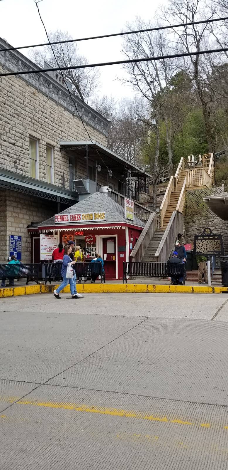 Eureka Springs Funnel Cake Factory | restaurant | 27s N Main St, Eureka Springs, AR 72632, USA | 4796166456 OR +1 479-616-6456