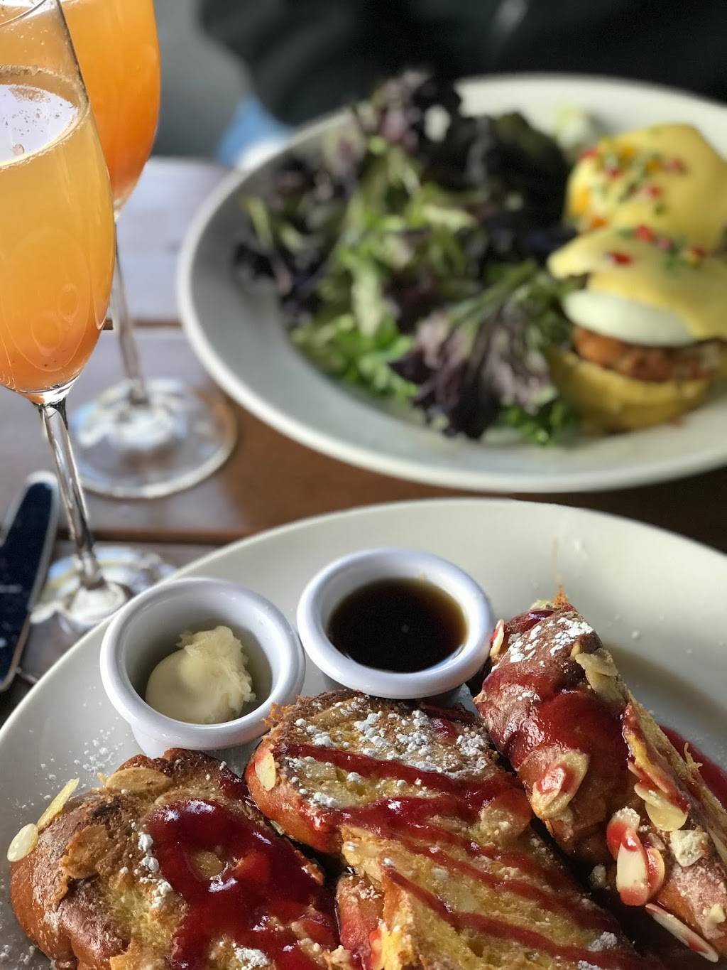 Sarabeths Central Park South | restaurant | 40 Central Park S, New York, NY 10021, USA | 2128265959 OR +1 212-826-5959