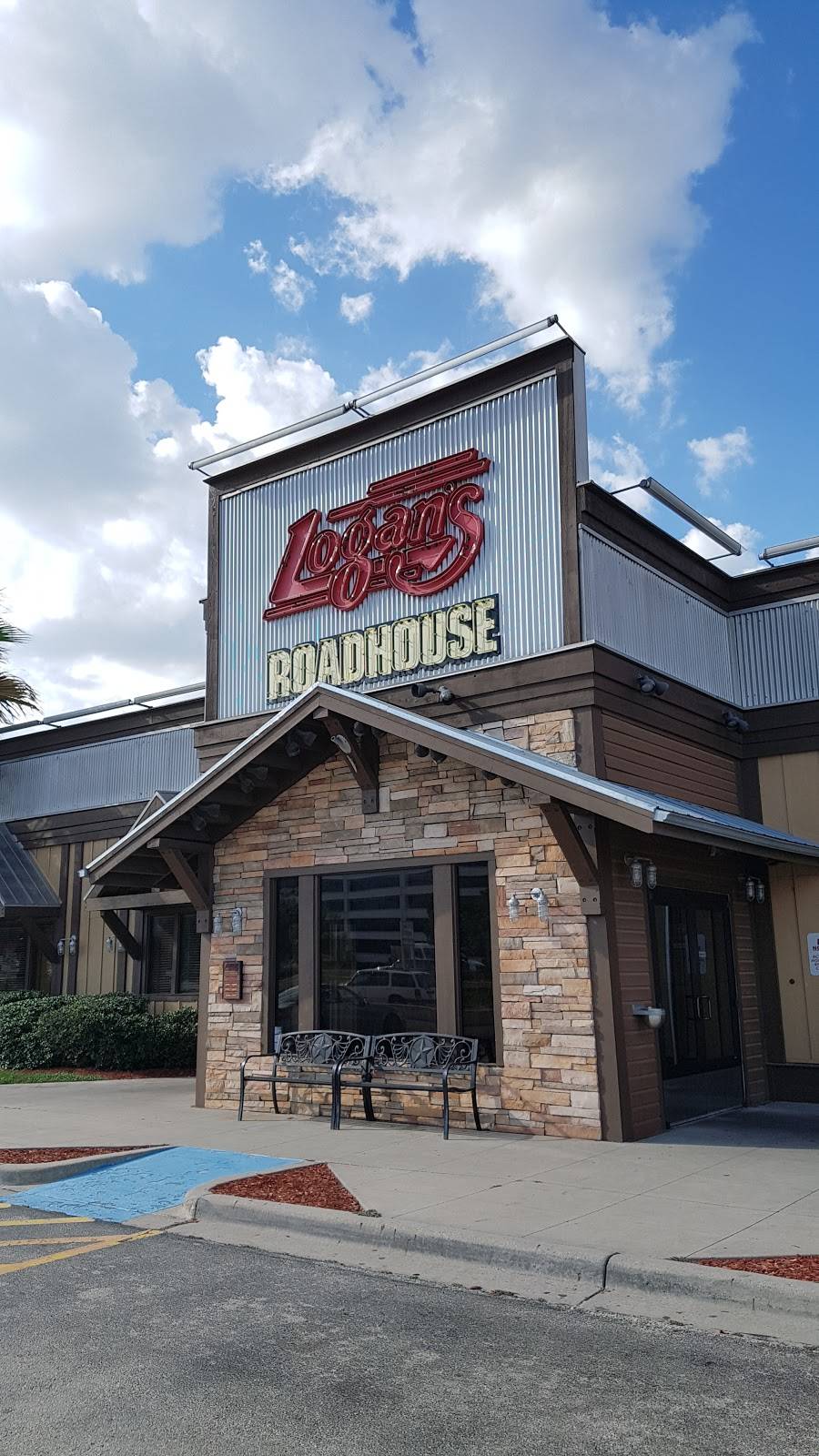 Logans Roadhouse | restaurant | 12950 Northwest Fwy, Houston, TX 77040, USA | 7138957500 OR +1 713-895-7500
