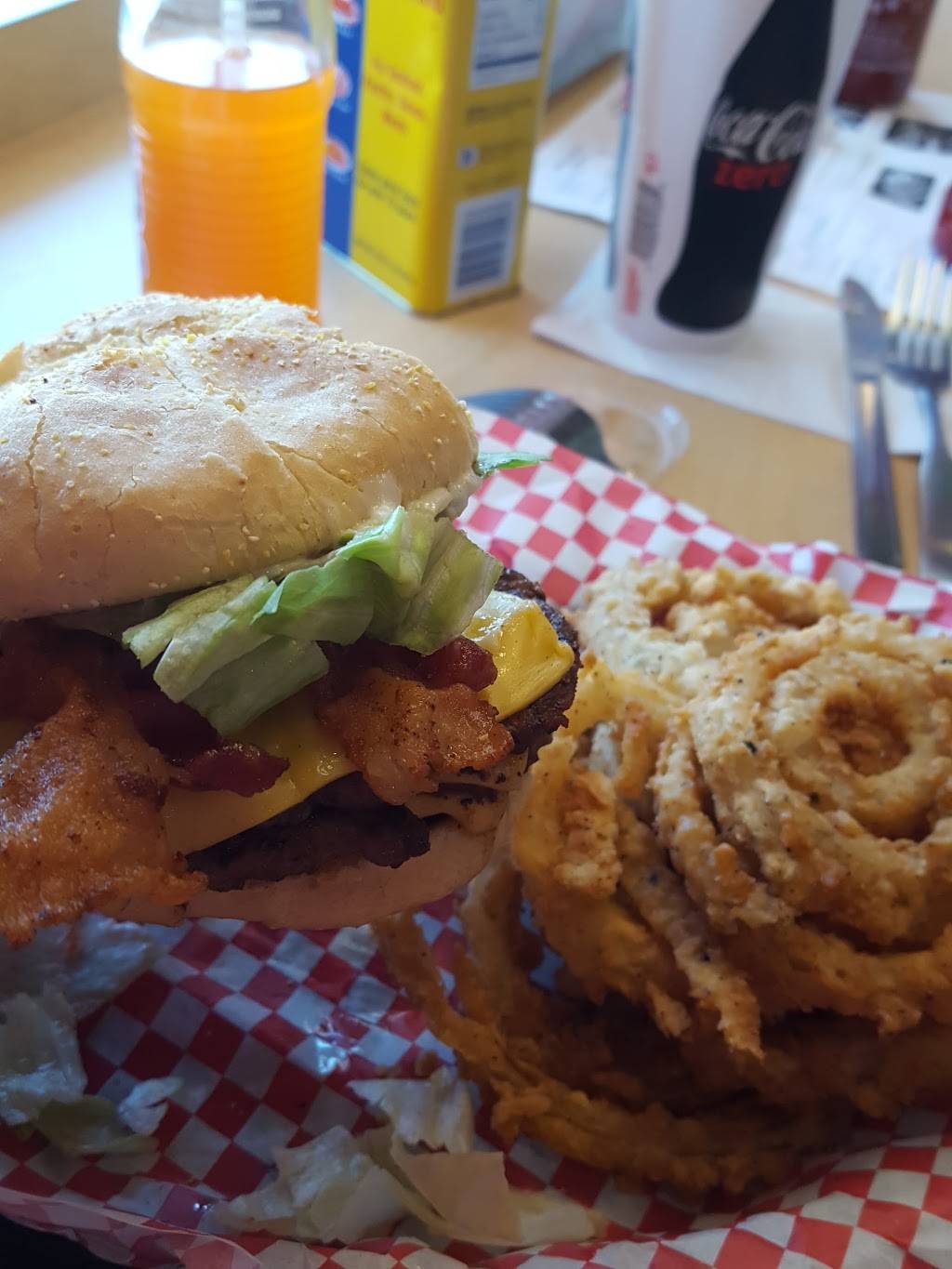 Ginos | restaurant | 7598 Ritchie Hwy, Glen Burnie, MD 21061, USA | 4107684730 OR +1 410-768-4730