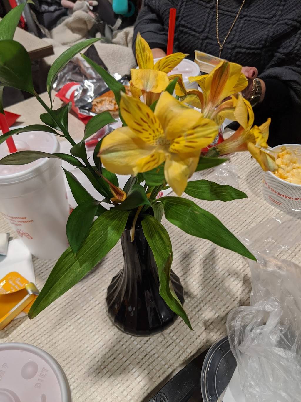 Chick-fil-A | restaurant | 2090 Snelling Ave N, Roseville, MN 55113, USA | 6516360144 OR +1 651-636-0144