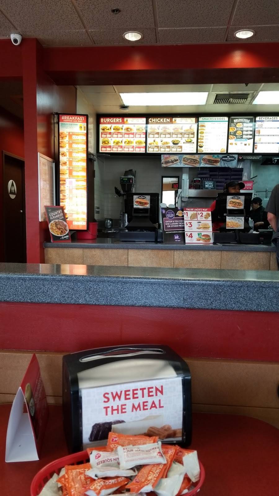 Jack in the Box | restaurant | 13449 Baseline Ave, Fontana, CA 92336, USA | 9094636434 OR +1 909-463-6434
