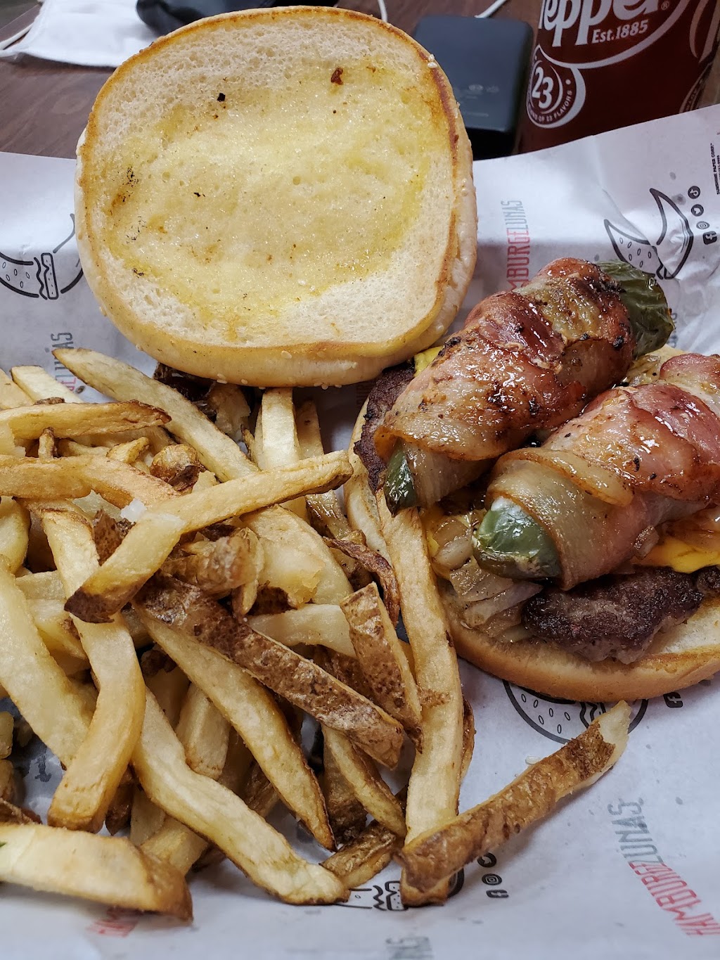 HamburgeLunas | restaurant | 10320 Mile 7 Suite 5, Mission, TX 78573, USA | 9565295017 OR +1 956-529-5017