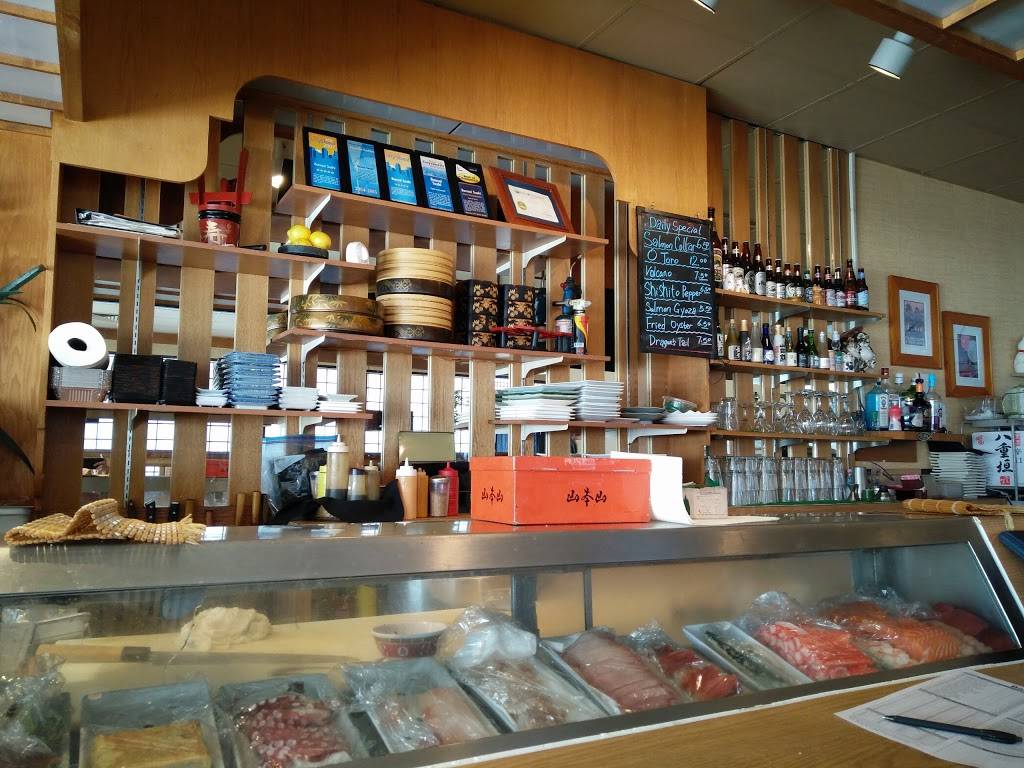 Banzai Sushi | restaurant | 6655 Leetsdale Dr, Denver, CO 80224, USA | 3033293366 OR +1 303-329-3366